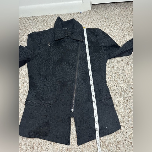 BCBGmaxazria Black Boe Fitted Jacquard Jacket with Peplum and Zippers - Picture 7 of 9